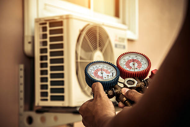 Professional Hvac technician working in Raymond, NH